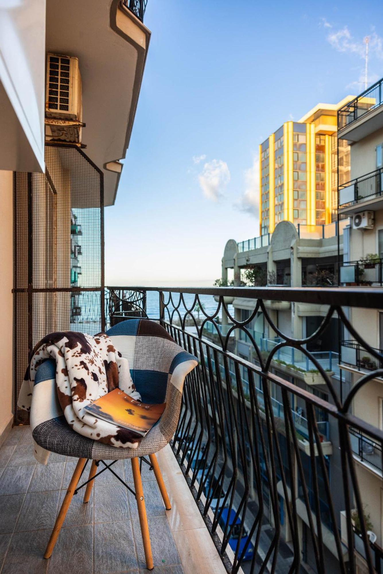 Casa Dei Visionari - Mare Apartment Бари Екстериор снимка