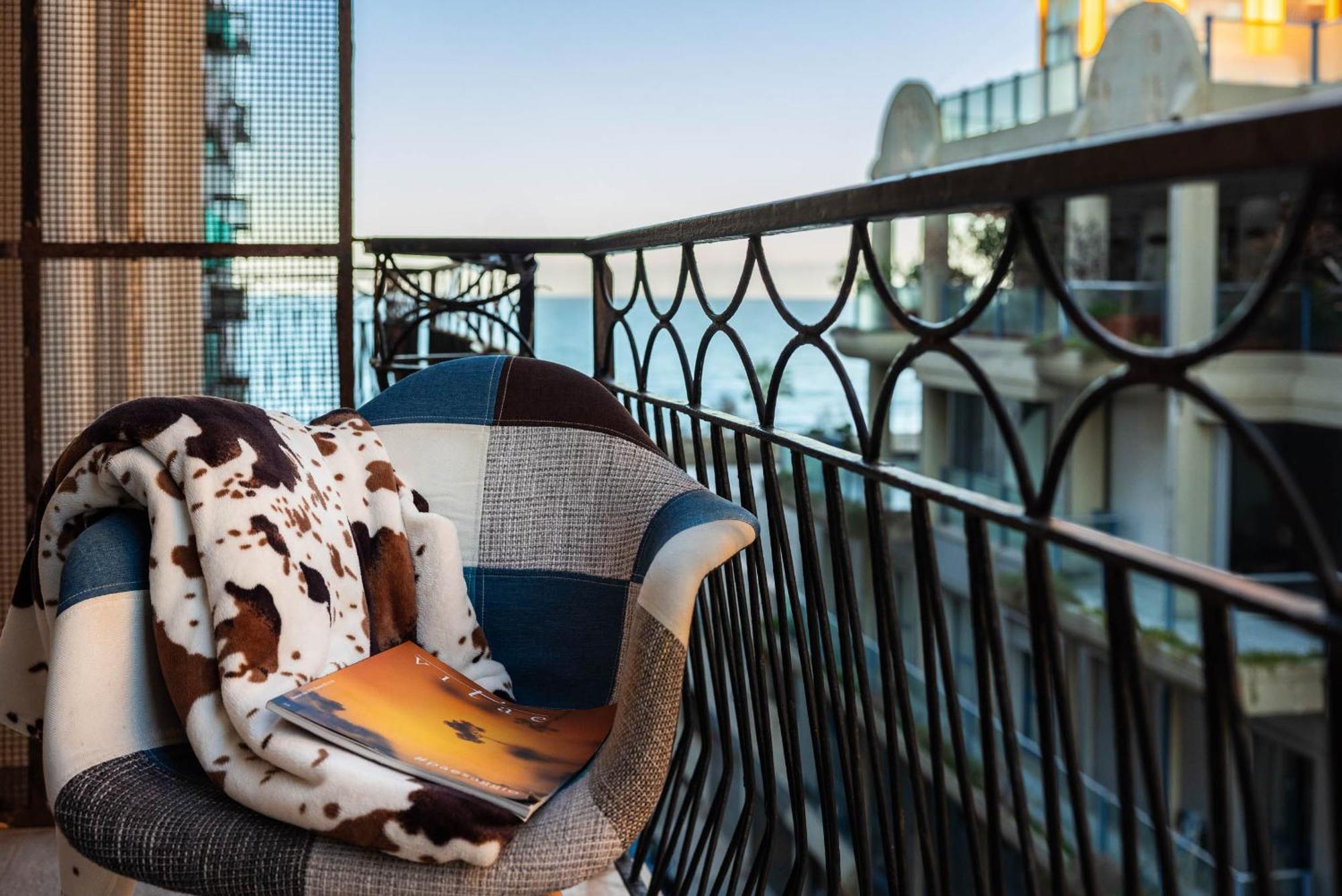 Casa Dei Visionari - Mare Apartment Бари Екстериор снимка